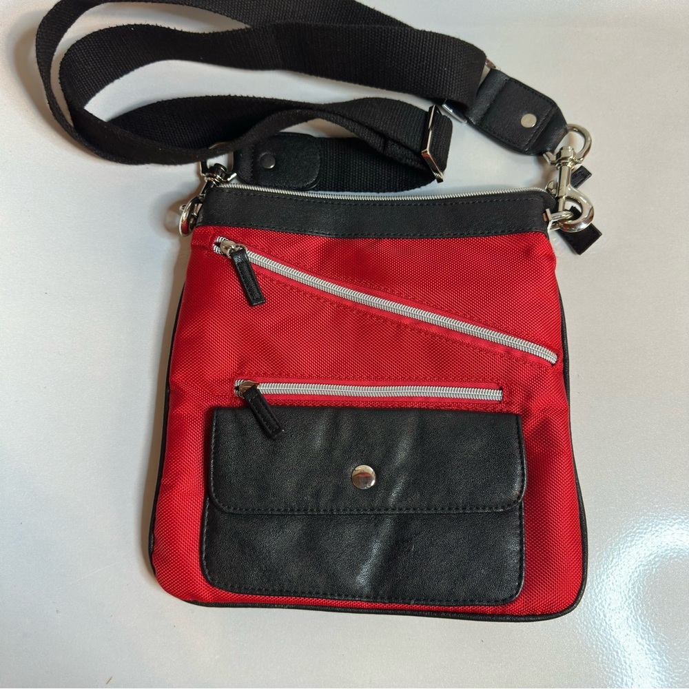 SR2 Red & Black Messenger Crossbody Bag – SR2 Sondra Roberts Crossbody Purse